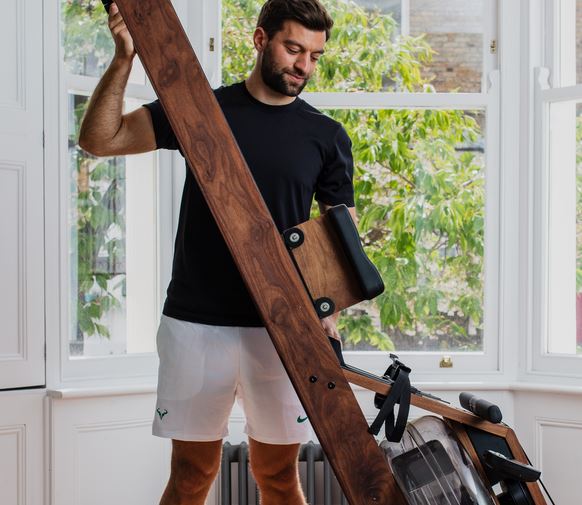 Der Waterrower in aufgestellter Variante