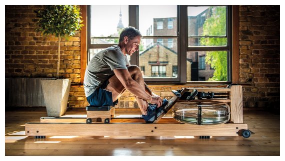 Der Waterrower in Benutzung von der Seite
