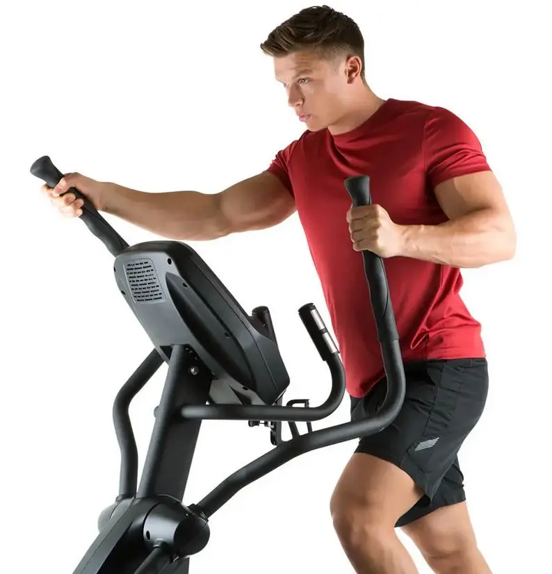 Ellipsentrainer E8000