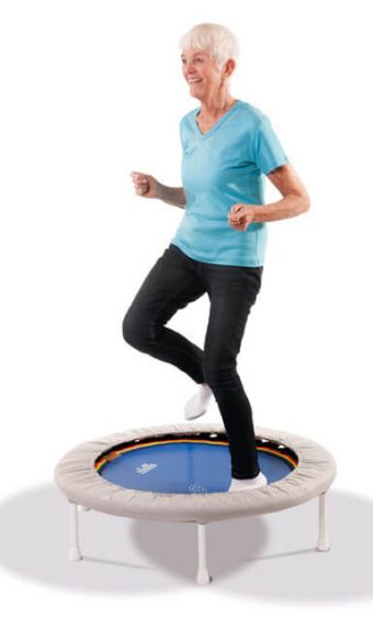 Seniorin-trampolin-training-95cb7daa.jpg
